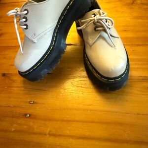 Dr. Martens Off-White laced Leather Shoes with Black Soles